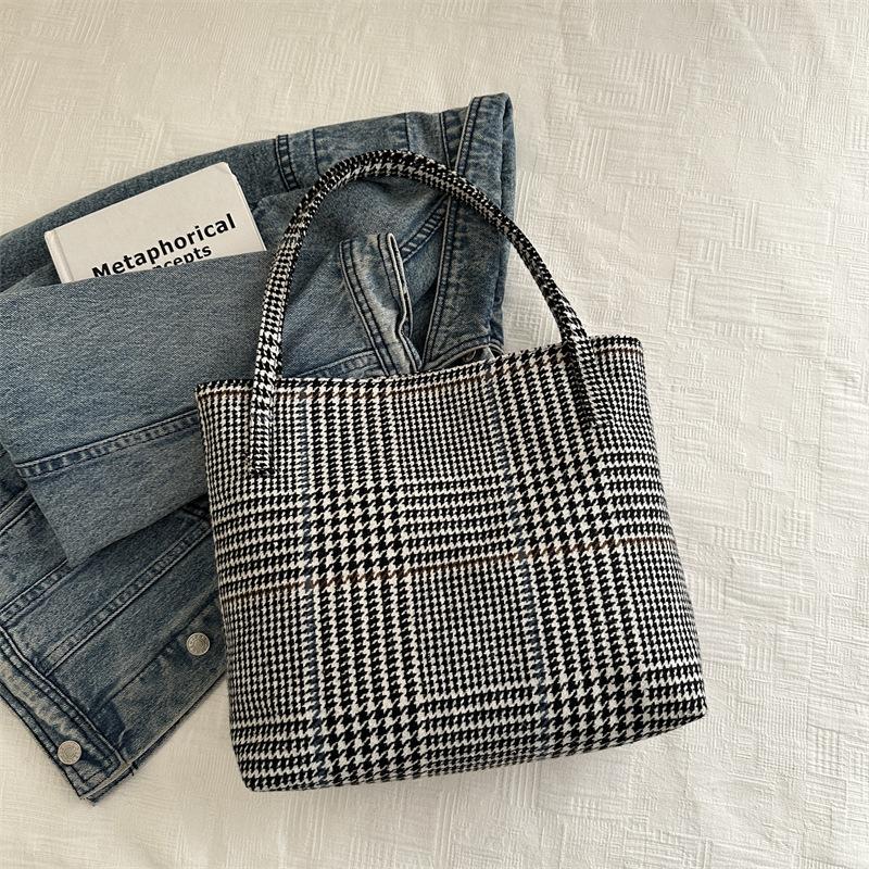 Black and White Grid Striped Large-capacity Portable Tote Bag Versatile Shoulder Bag Women's Spring New 2025 Shoulder Bag