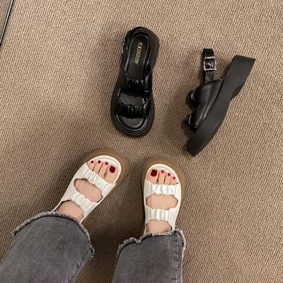 Новые плиссированные сандалии на платформе женские, пляжные сандалии с большой пряжкой женские сандалии