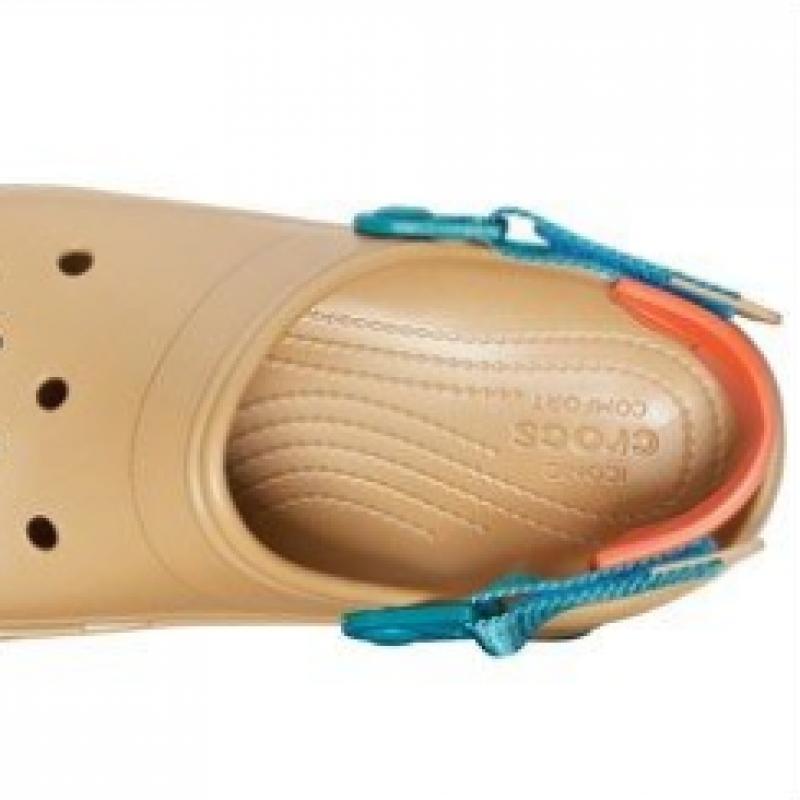 Выберите 1 из 5 классических вездеходных сабо Crocs