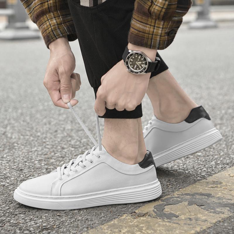 Classic Men Lace-Up Sneakers Versatile Man Walk Skateboarding Shoes New Travel Vulcanize Footwear Stylish Mens Casual Shoes