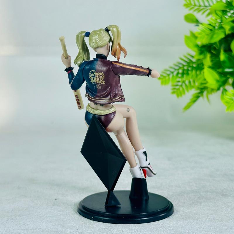 11Cm Anime Character Harley Quinn Sitting Position Pvc Action Figures Desktop Ornament Model Toy Collectible Periphery Fun Gifts