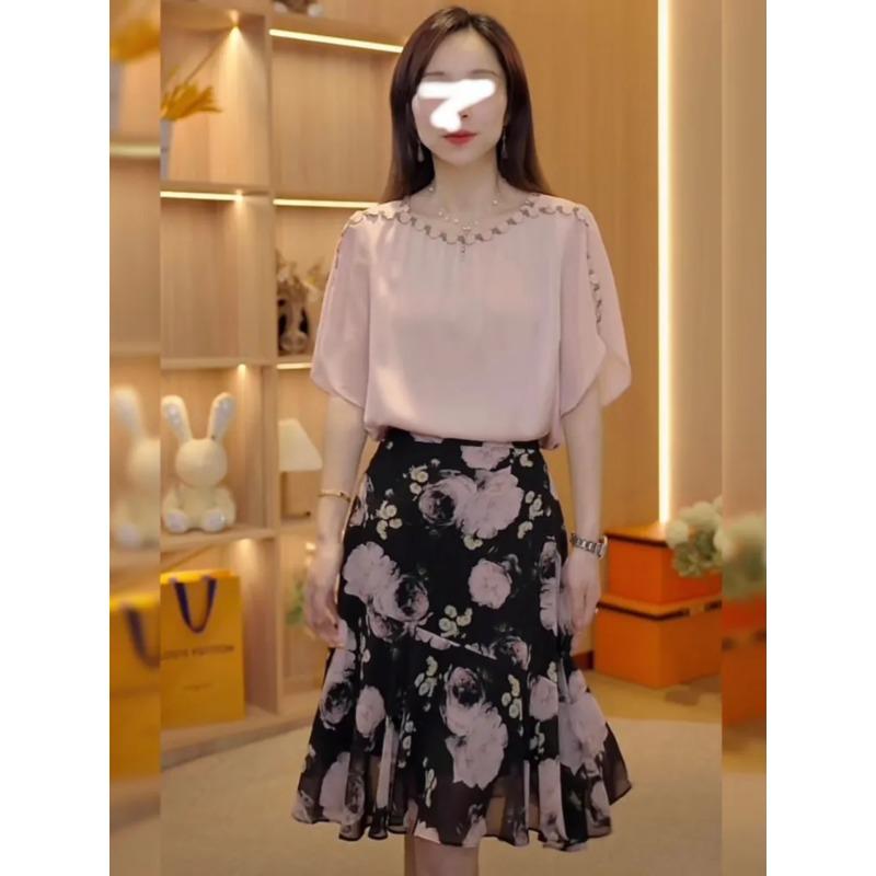 Летняя женская розовая шифоновая блузка с отделкой стразами по вырезу, рукава-кейп, элегантный топ