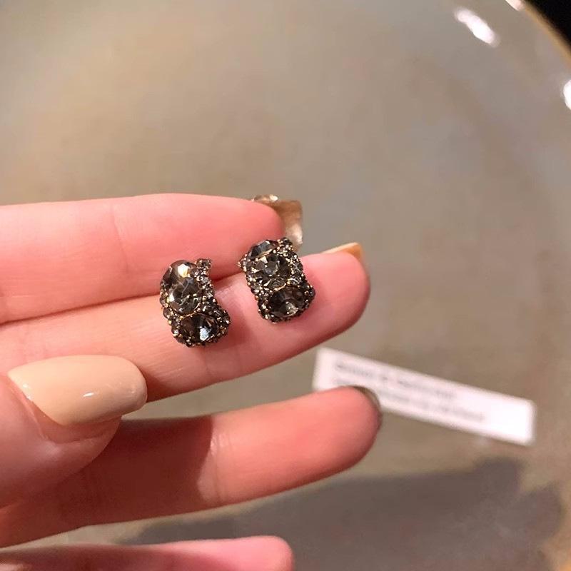 C-Shaped Black Zircon Earrings for Women - Exquisite High-End Retro Design, 2023 Model