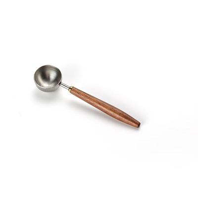 ZISIZ Мерная ложка из нержавеющей стали с ручкой из грецкого ореха