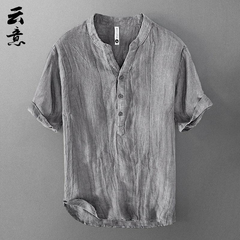 Мужская светло-голубая рубашка-henley из смесовой льняной ткани с коротким рукавом