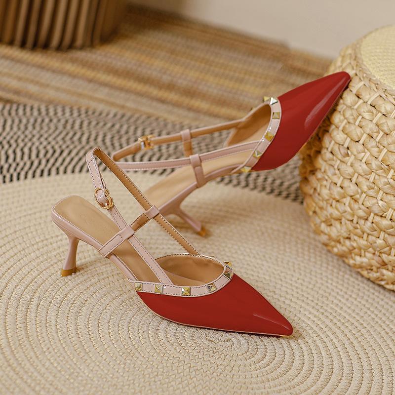 Босоножки Baotou женские летние с острым носком на высоком каблуке-шпильке 2025 новые с заклепками французский темперамент маленький каблук открытые туфли
