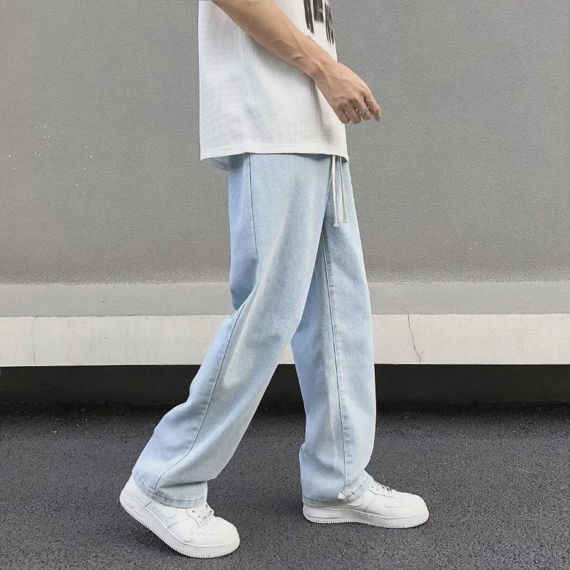 Мужские светло-синие джинсы с широкими штанинами и эластичным поясом — весенний повседневный уличный стиль