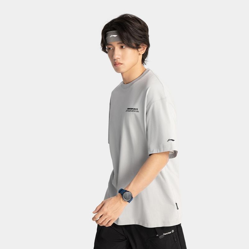 Li Ning CF Однотонная футболка с надписью, круглым вырезом, ледяная на ощупь, удобная, антибактериальная, с коротким рукавом, мужская футболка, кирпично-серая ATSV189-5