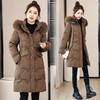 Средние и длинные облегающие модели одежды с меховым воротником на хлопковой подкладке, новые тонкие и теплые модели одежды на хлопковой подкладке, а также облегающие пальто в зарубежном стиле.