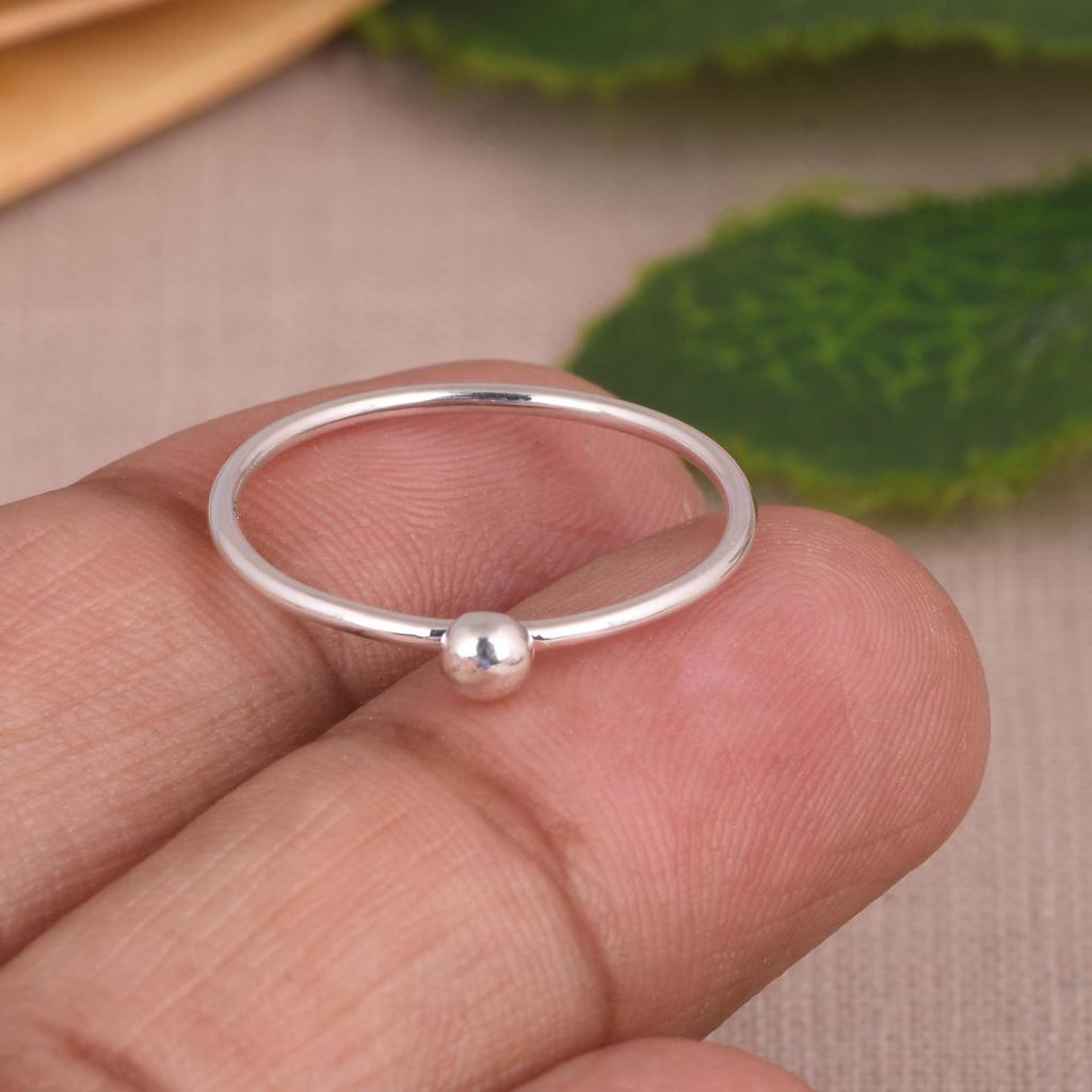 Современное минималистичное серебряное кольцо-шарик, Тонкое кольцо из стерлингового серебра, Элегантное штабелируемое кольцо для женщин.