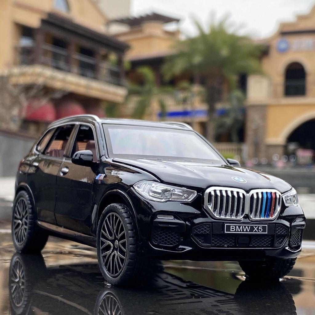 Модель автомобиля BMW X5, имитация, сплав, со звуком и светом. Идеальный подарок для детей и коллекционеров.