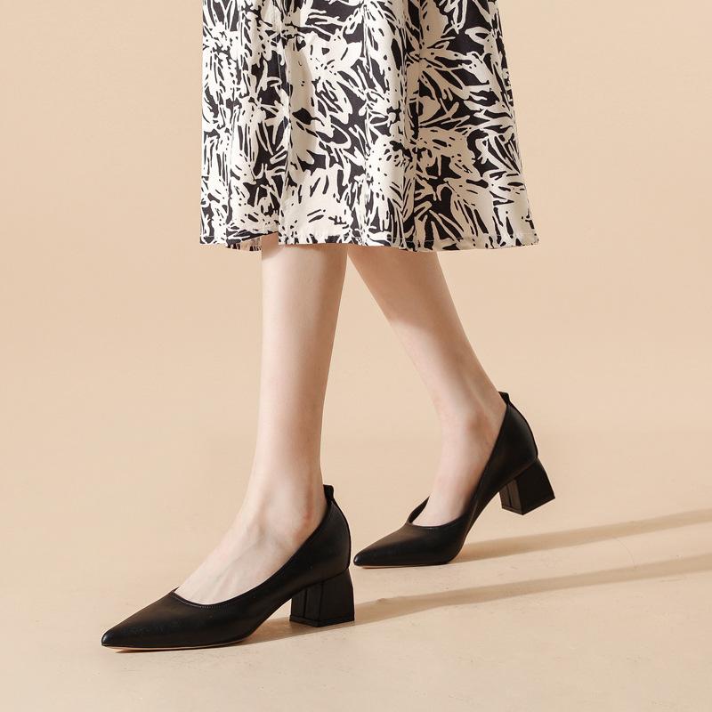 - Кожаные новые туфли-лодочки на низком каблуке с острым носком, женские, для работы, на толстом каблуке, из мягкой кожи