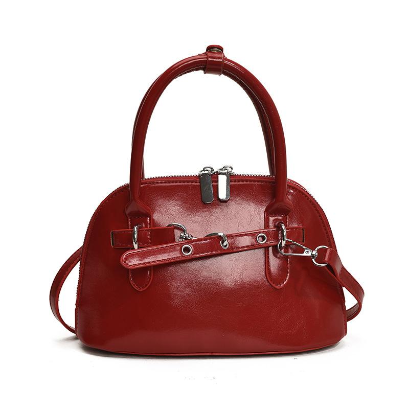 Продвинутое чувство иностранного стиля маленькая сумка женская 2025 новая весна и лето универсальная сумка через плечо модная супер огненная портативная маленькая сумка