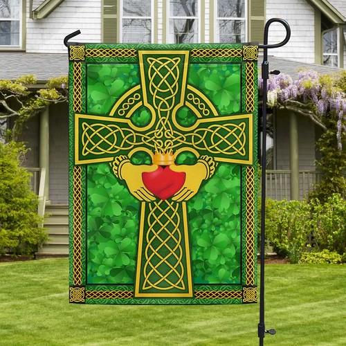 Saint Patrick's Day Irish Claddagh Celtic Cross ag Graden ag XXH LLP LLX