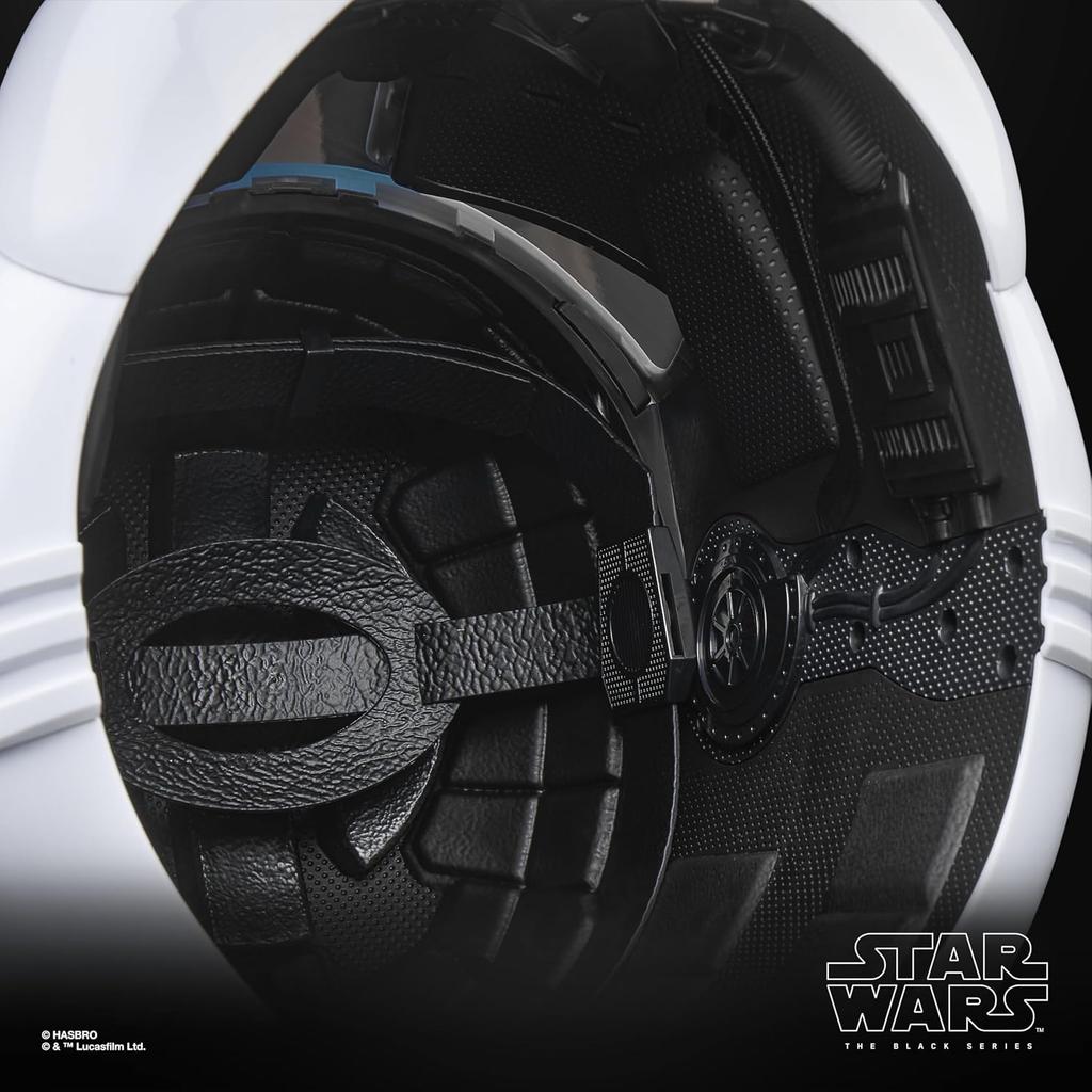 Электронный шлем клона-солдата 501-го батальона из серии Star Wars Black Series Premium от Hasbro.