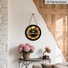 2D Flat Aluminum Graduation-themed Wall Hanging Available in Multiple Sizes Featuring A Spanish-language Black and Gold Glitter Graduation Cap and
