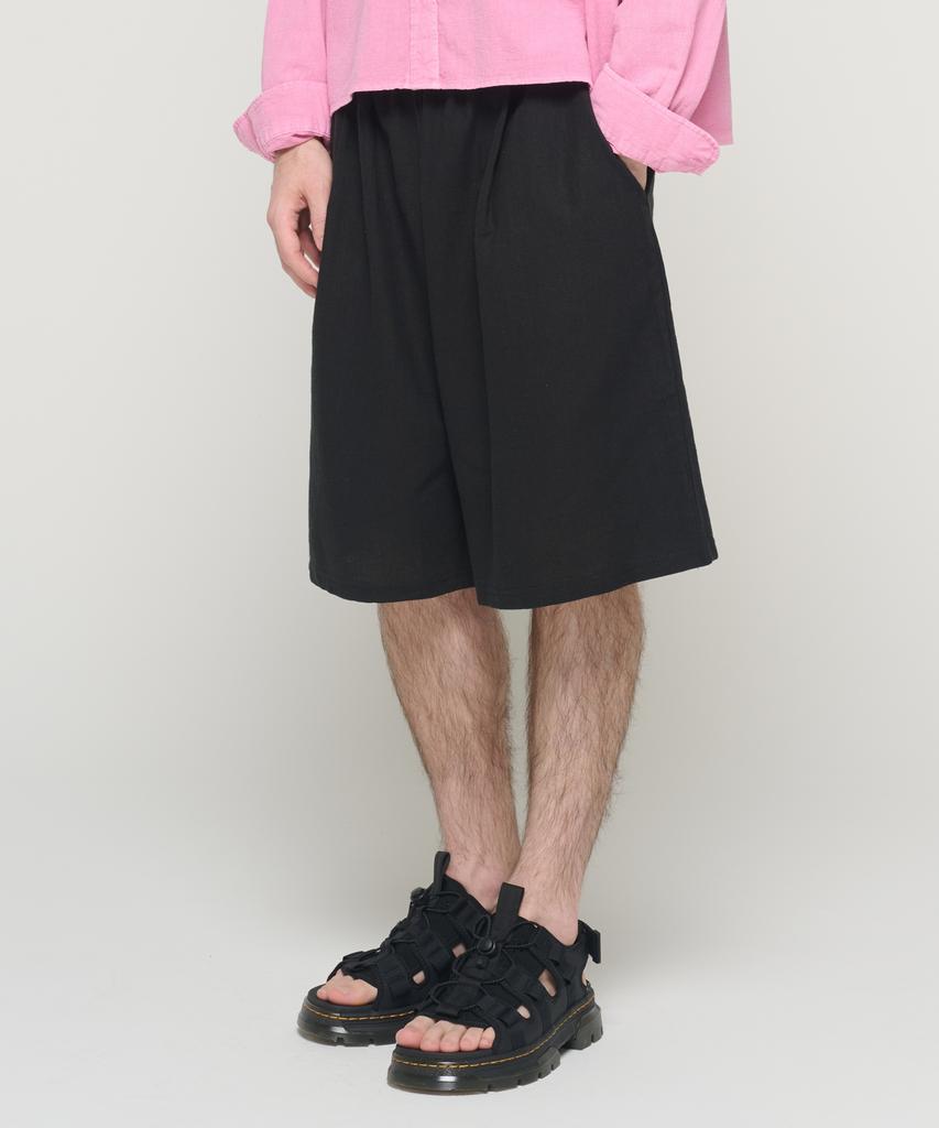 CARGOBROS Linen-Like Pintuck Wide Shorts (Black)