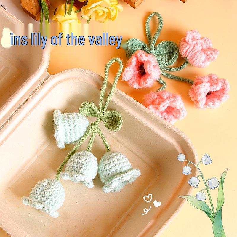 Шерстяной брелок-подвеска «Ландыш» с сухоцветами – Девичий брелок в виде сердца в подарок