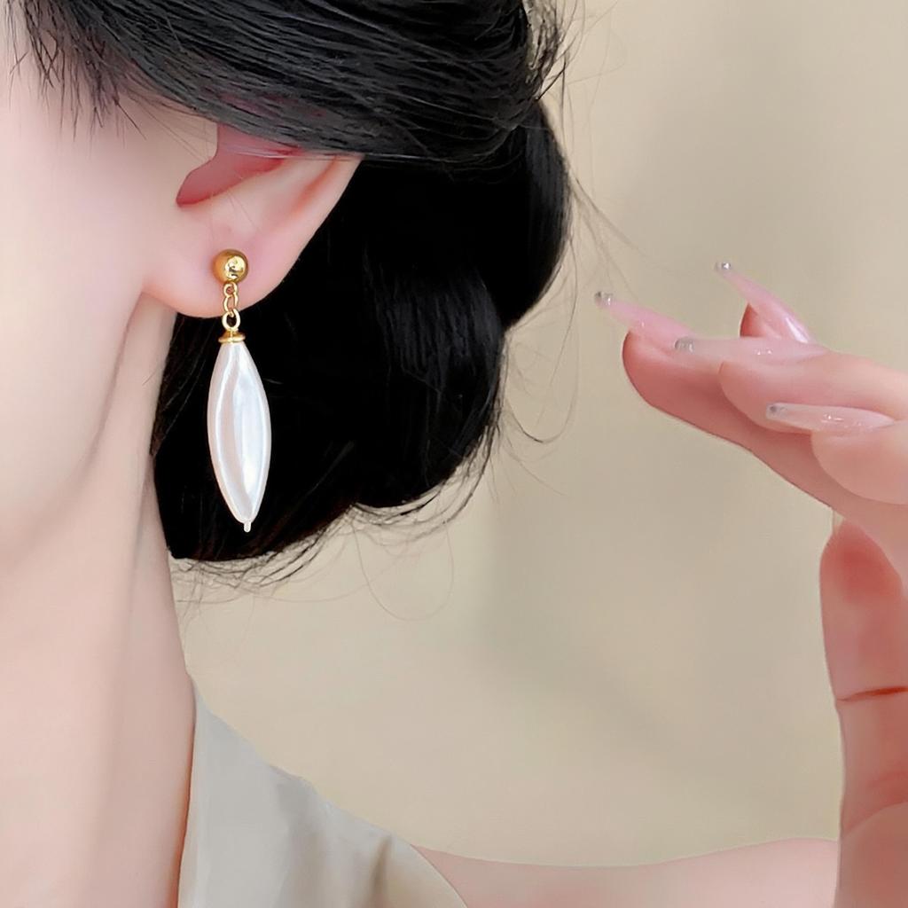 Soft Pearl Earrings with Diamond Shaped Pearl Earrings, Court Style Retro and Fashionable Earrings, with A Niche Temperament