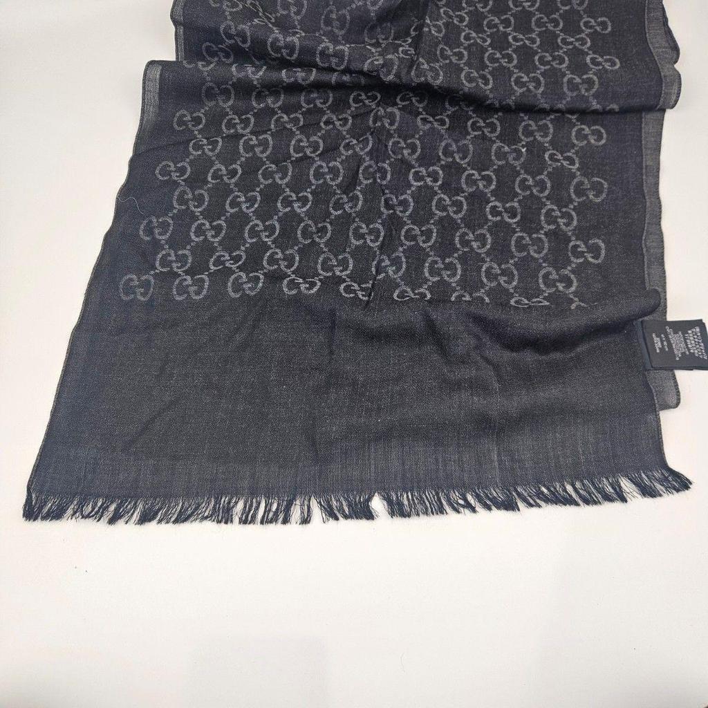 Б/у Шарф GUCCI Gucci с узором GG для женщин, шаль с узором GG, черный, женский шелковый бленд
