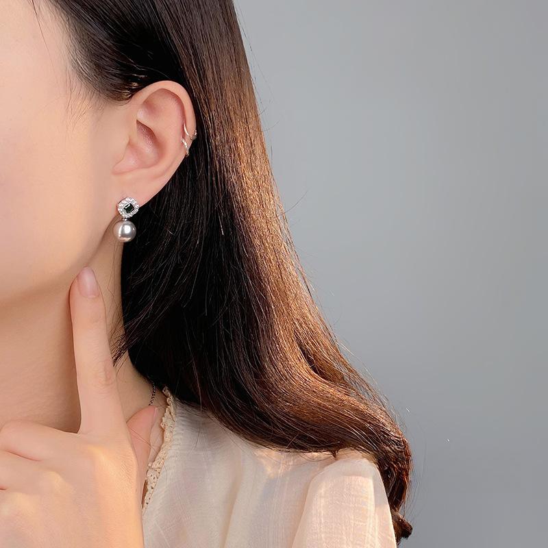 Изысканные серьги с зеленым бриллиантом и жемчугом для женщин с легким роскошным дизайном высокого класса