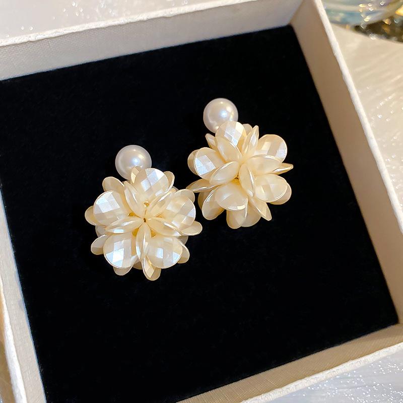 Vintage Steel Teardrop Cat Eye Earrings for Women - Retro, High-End, Versatile Fashion Ear Studs