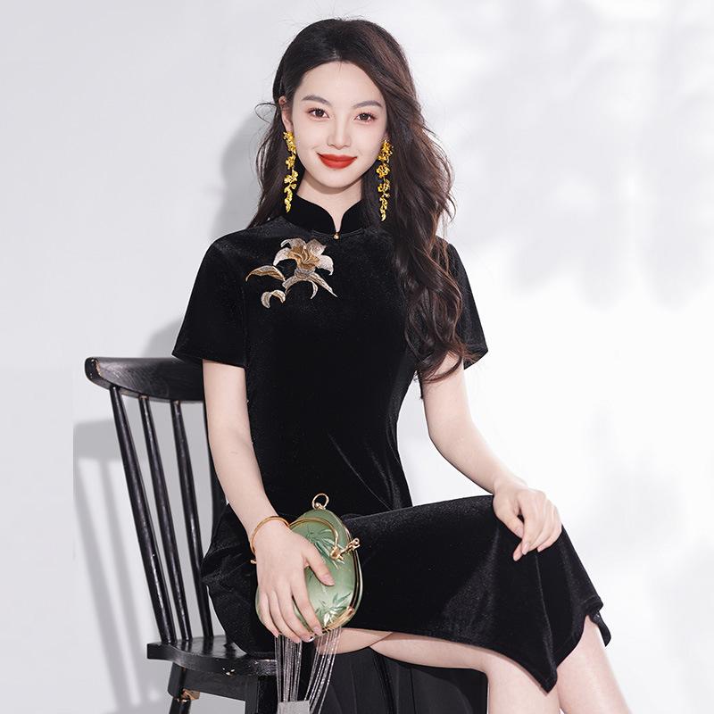 Embroidery black national style new Chinese long cheongsam improved young women's high sense retro slim short sleeves summer