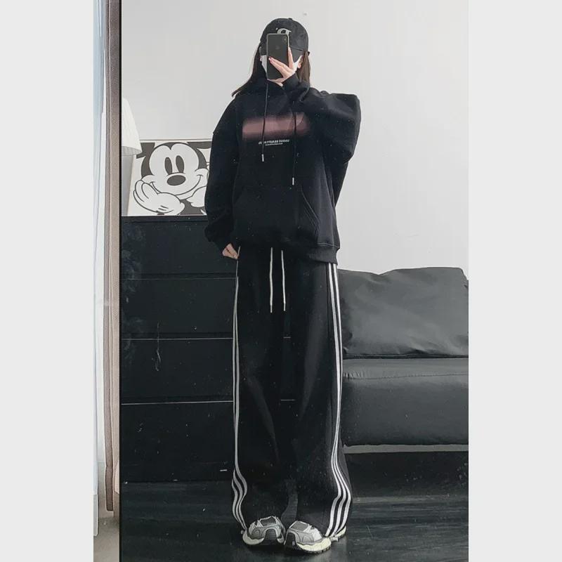 Женские широкие спортивные брюки в полоску белого и серого цвета 2024 года — повседневные спортивные брюки с тремя полосками на весну/осень