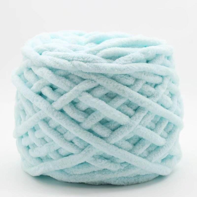 Объемная шерстяная ровница для вязания уютных теплых аксессуаров и толстой одежды