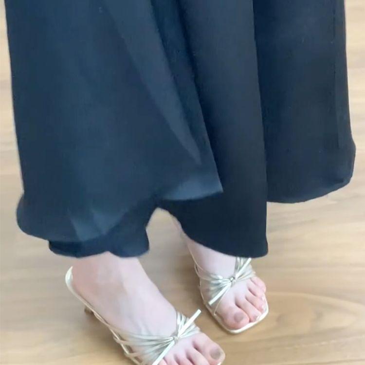 Сексуальный темперамент тонкий каблук открытый носок туфли на высоком каблуке женские 2025 новые нишевые тонкий ремешок квадратный носок бант мягкая подошва сандалии