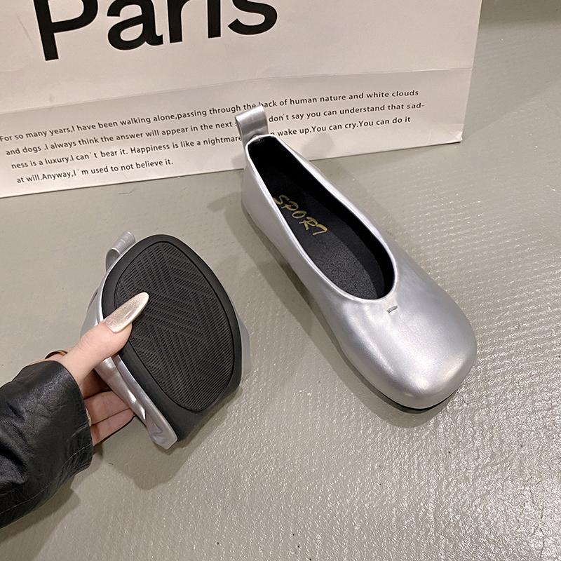 Мода 2024 года туфли из искусственной кожи с лаковым покрытием женские одинарные туфли на плоской подошве с круглым носком весна-осень балетки туфли суженные большие размеры