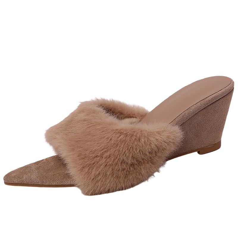 Заостренные замшевые универсальные пушистые тапочки для улицы, осенне-зимняя мода для повышения темперамента, женские тапочки на танкетке, тренд на одну полоску