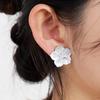 Серьги с цветами из черной ракушки