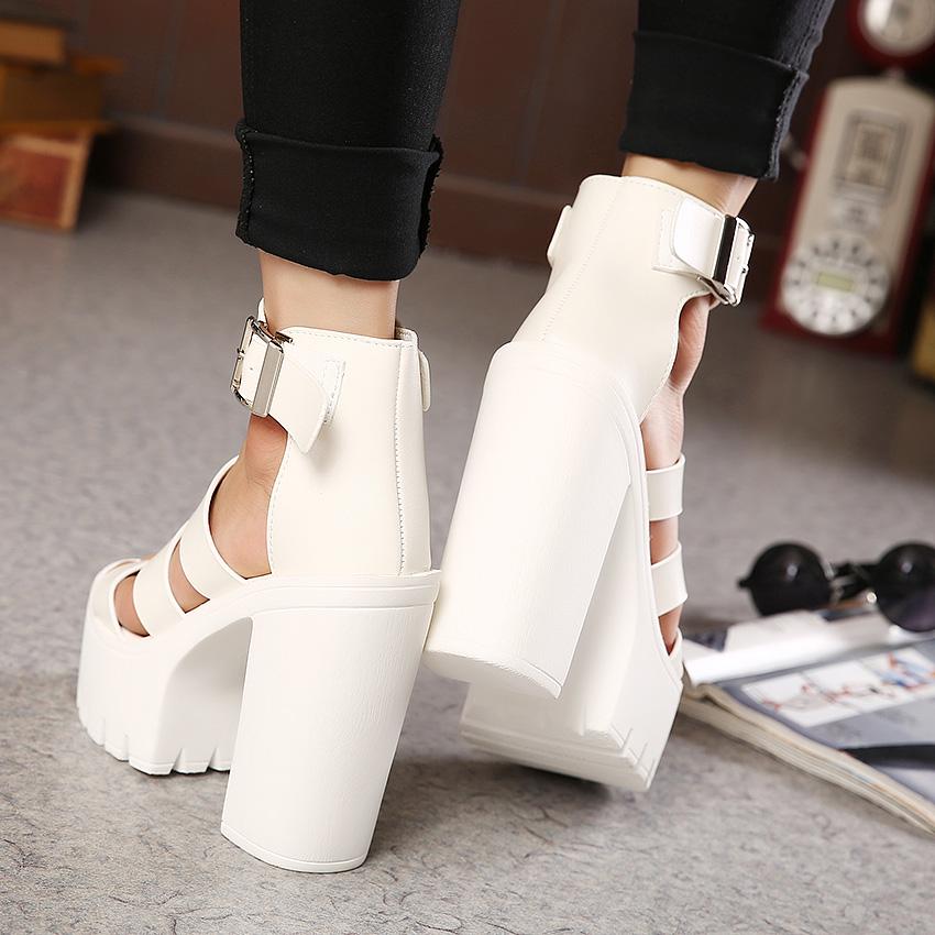 Летняя обувь, женская белая обувь с открытым носком и пуговицами, туфли на платформе и толстом каблуке, модная готическая обувь на танкетке