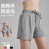 Sport shortslari yorug'likka qarshi tez quriydigan ayollar uchun to'rli nafas oladigan keng yugurish yoga uch nuqtali shimlar