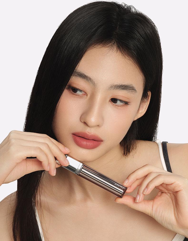 Joocyee Коллагеновый блеск для губ: Эссенция дрожжевого фермента, Матовая, Увлажняющая и Придающая объем для сияющих губ в стиле нюд.