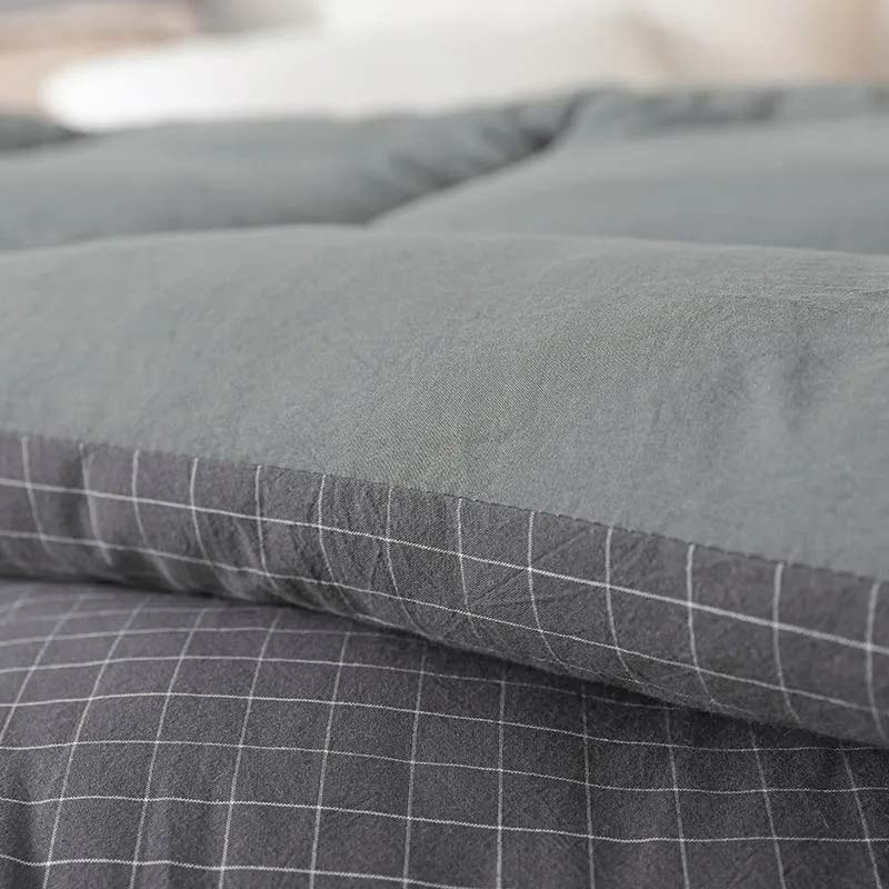 Сердцевина одеяла утолщается за счет стирки хлопка весной и осенью, чтобы сохранить тепло. Одеяло с кондиционером в одноместном или двухместном общежитии.