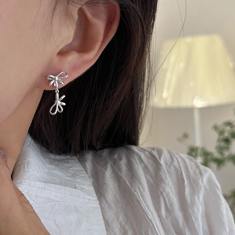 Small Metal Bow Fringed Stud Earrings Female Niche Unique Personality Fashion Temperament Elegant Versatile Earrings