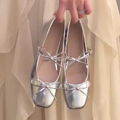 Серебряные красивые маленькие туфли-лодочки с бантом на носке, весенние балетки Мэри Джейн на высоком каблуке 2025