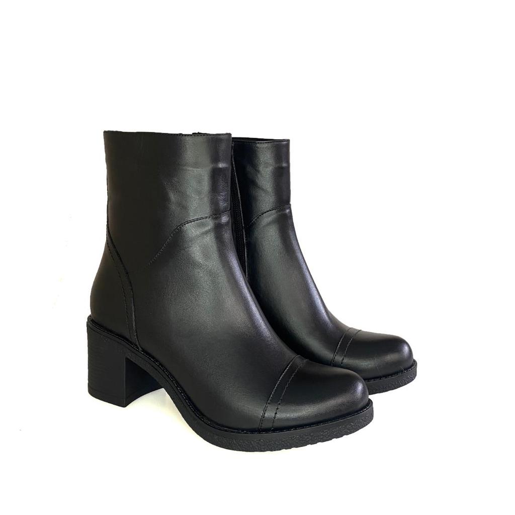 Женские сапоги из натуральной кожи на высоком каблуке