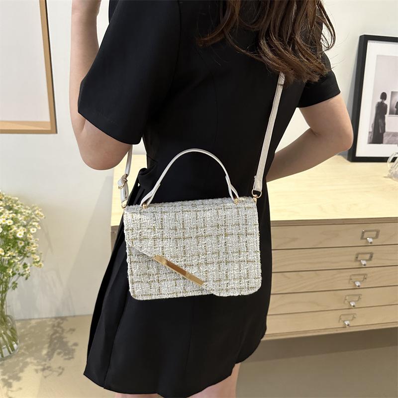 Популярная маленькая квадратная сумка, новая летняя женская сумка с цепочкой, персонализированная сумка через плечо, повседневная простая сумка через плечо