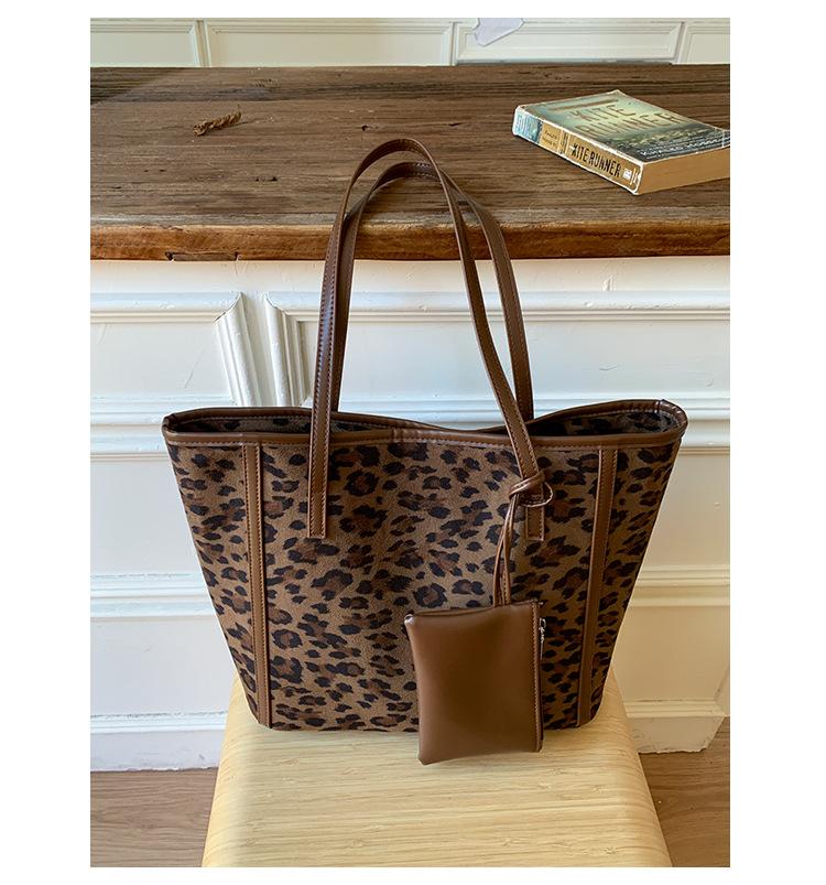 2025 New Korean Niche Leopard Print Tote Bag Retro Casual Shoulder Bag Large-capacity Commuter Bag