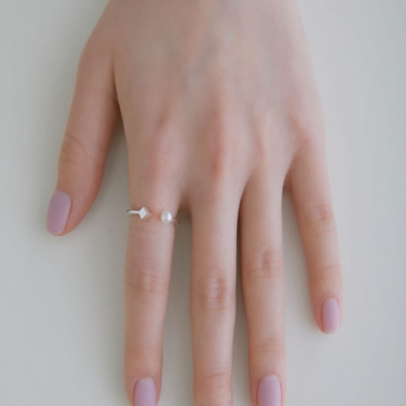 BONAFIDE JEWELRY Открытое кольцо с жемчужиной в форме куба
