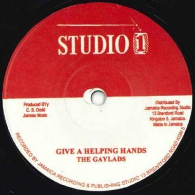 7-дюймовая пластинка GAYLADS - Give A Helping Hand / Never Let You Studio One 1965 Ямайка Регги, Ска и Даб