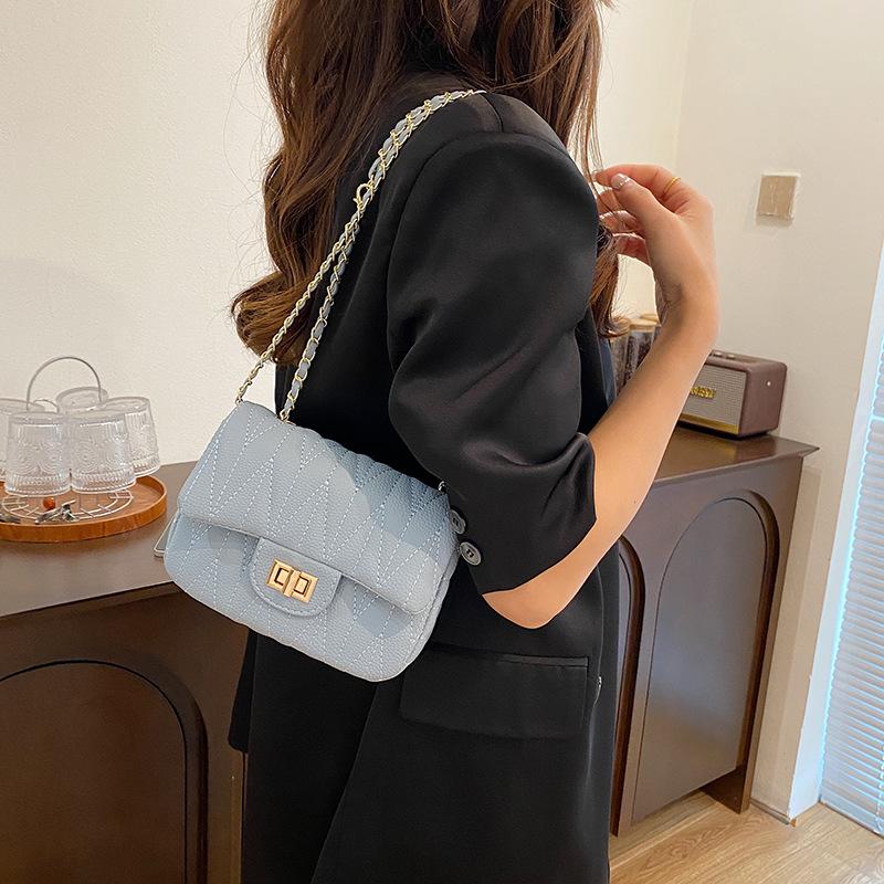 Модная сумка женская 2024 новая модная простая стильная маленькая квадратная сумка иностранный стиль простая цепочка модная сумка через плечо