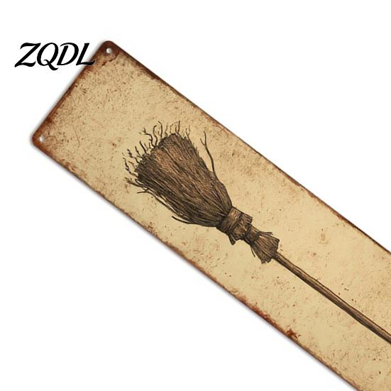 Rustic Outdoor Wall Decor Distressed Wooden Broom Sign, Retro Witch Hanging Farmhouse Porch Decor, Sign for Fence Courtyard Home Decoration