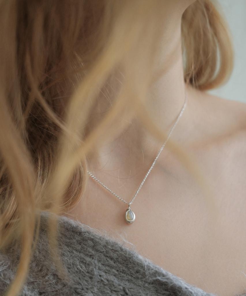 Reindeer Gentle Stone Necklace 02