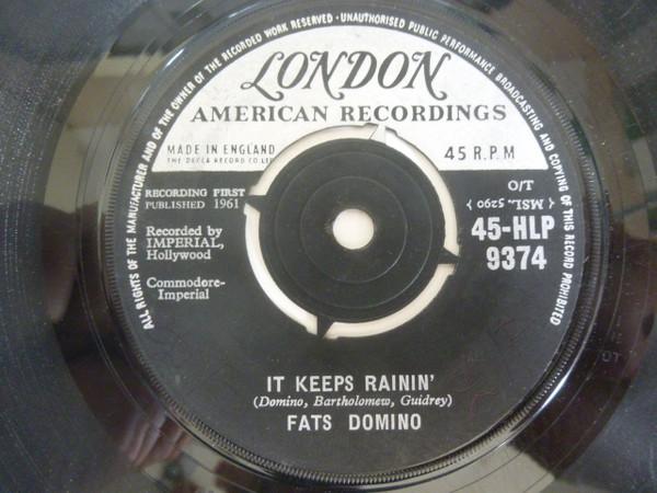 7-дюймовая пластинка FATS DOMINO - It Keeps Rainin' 45HLP9374 London Records, 1961 UK Рок Б/У