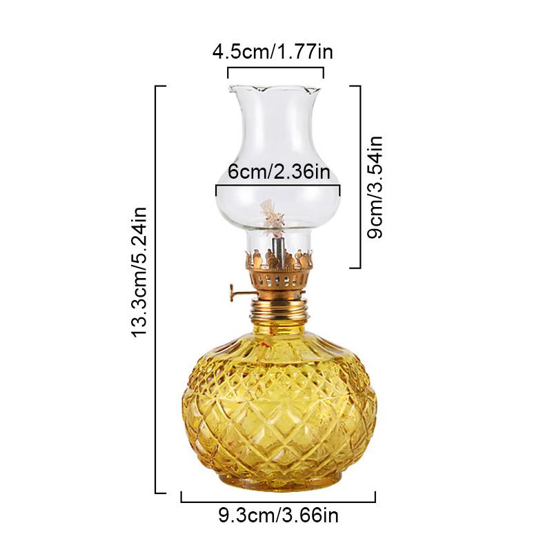 Масляная лампа перед Буддой, создающая атмосферу кемпинга. Осветительное приспособление