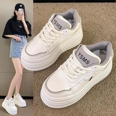 Европейские 2024 осень новые маленькие белые туфли женские платформа модные универсальные маффины повседневные увеличивающие рост круглый носок одинарные туфли кеды